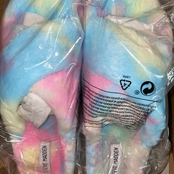 Steve Madden fuzzy Tye dye slippers size 10 - Picture 7 of 7